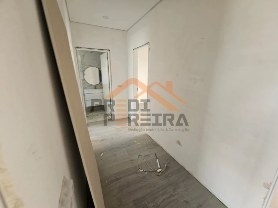 Apartamento T3 para Venda em Ramada e Caneças Foto 32