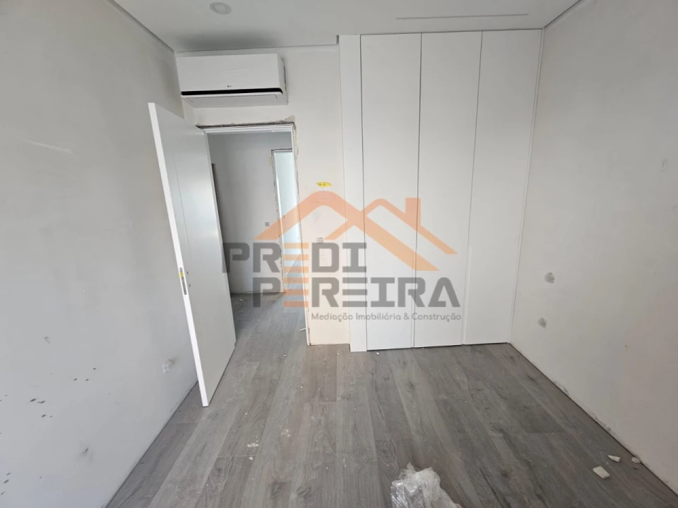 Apartamento T3 para Venda em Ramada e Caneças Foto 38