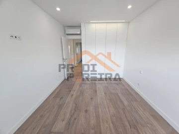 Apartamento T3 para Venda em Ramada e Caneças