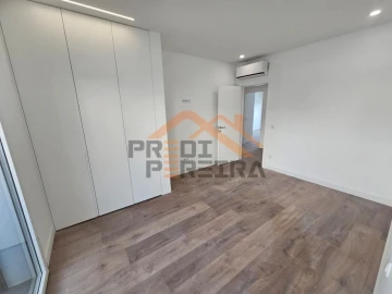 Apartamento T3 para Venda em Ramada e Caneças