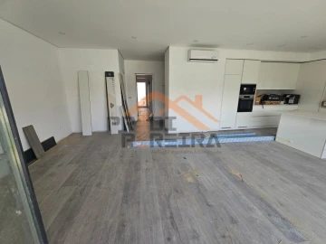 Apartamento T3 para Venda em Ramada e Caneças