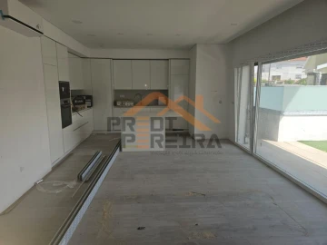 Apartamento T3 para Venda em Ramada e Caneças