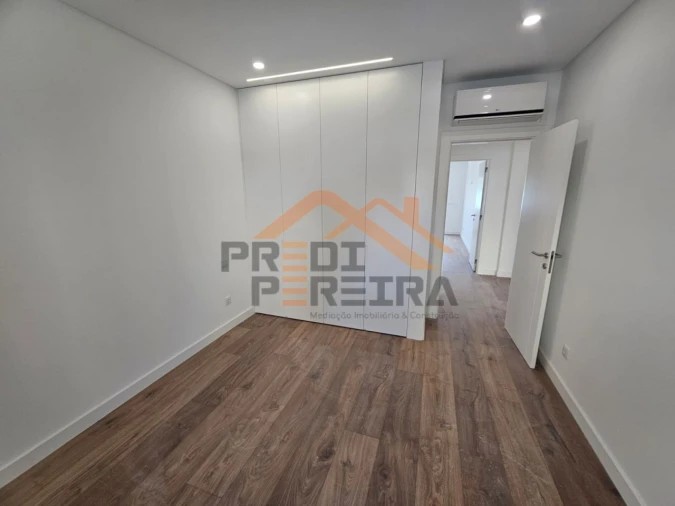 Apartamento T3 para Venda em Ramada e Caneças Foto 10