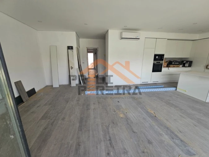 Apartamento T3 para Venda em Ramada e Caneças Foto 27