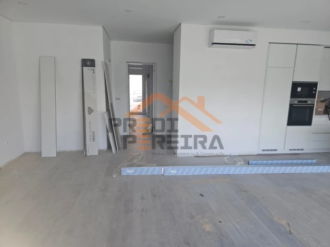 Apartamento T3 para Venda em Ramada e Caneças Foto 37
