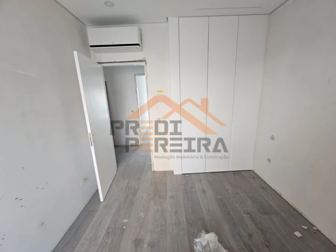 Apartamento T3 para Venda em Ramada e Caneças Foto 38