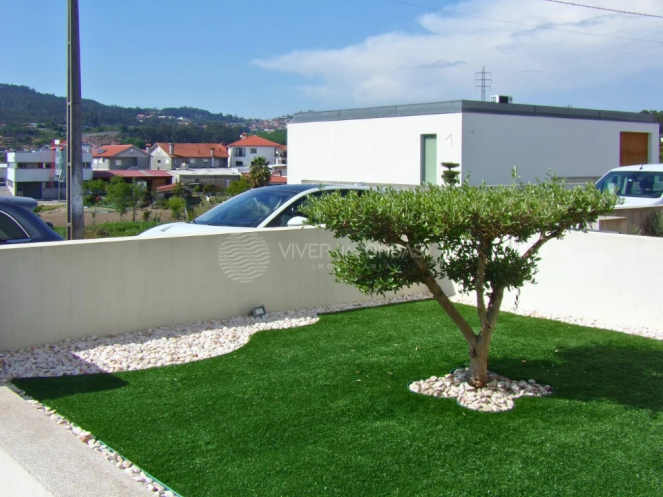 Moradia T3 para Venda em Carvalhosa Foto 37