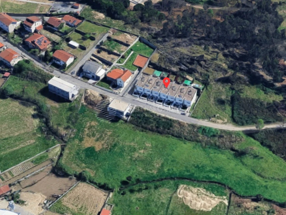 Moradia T3 para Venda em Carvalhosa Foto 32