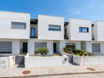 Moradia T3 para Venda em Carvalhosa