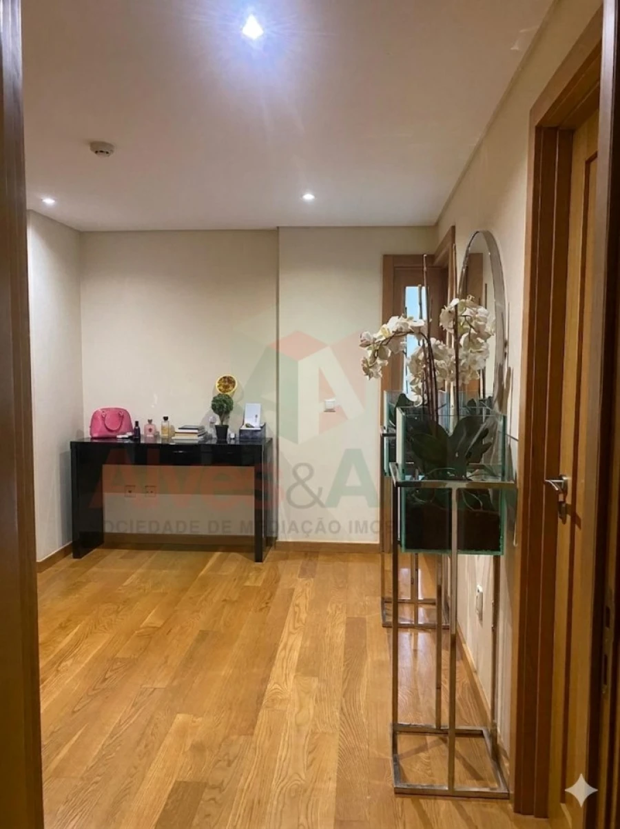 Apartamento T2 para Venda em Cidade da Maia Foto 2