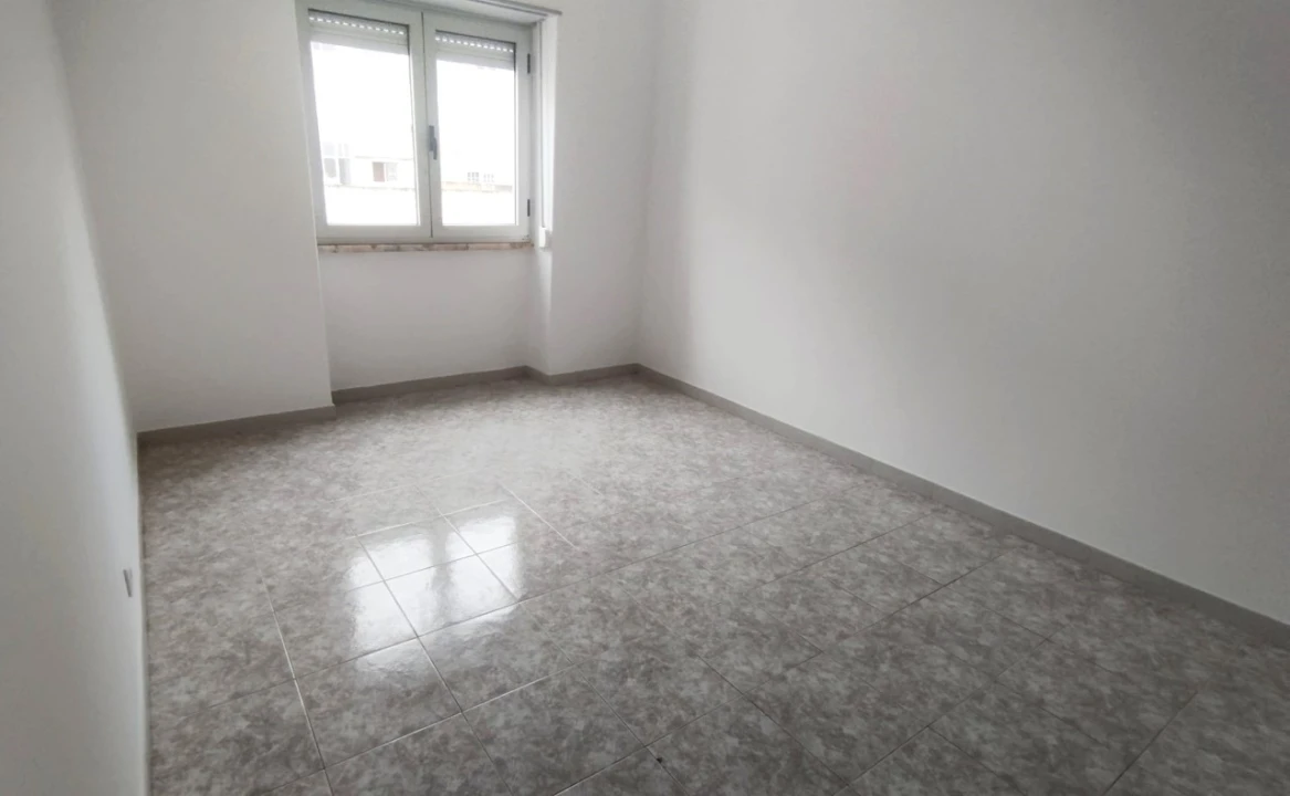 Apartamento T2 para Arrendamento em Falagueira-Venda Nova Foto 5