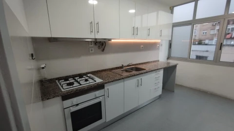 Apartamento T2 para Arrendamento em Falagueira-Venda Nova