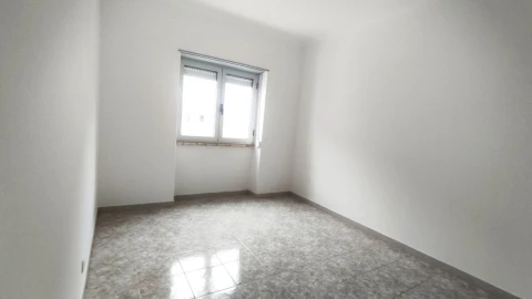 Apartamento T2 para Arrendamento em Falagueira-Venda Nova