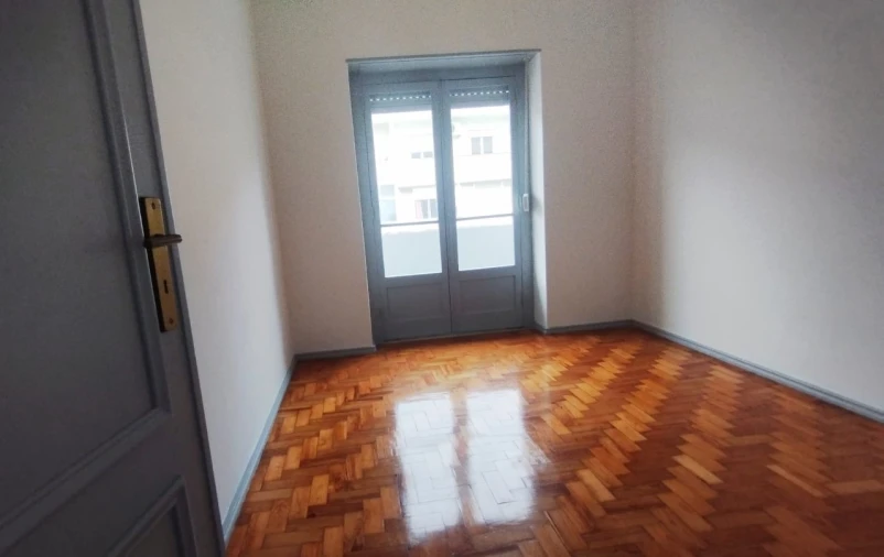 Apartamento T2 para Arrendamento em Falagueira-Venda Nova Foto 9