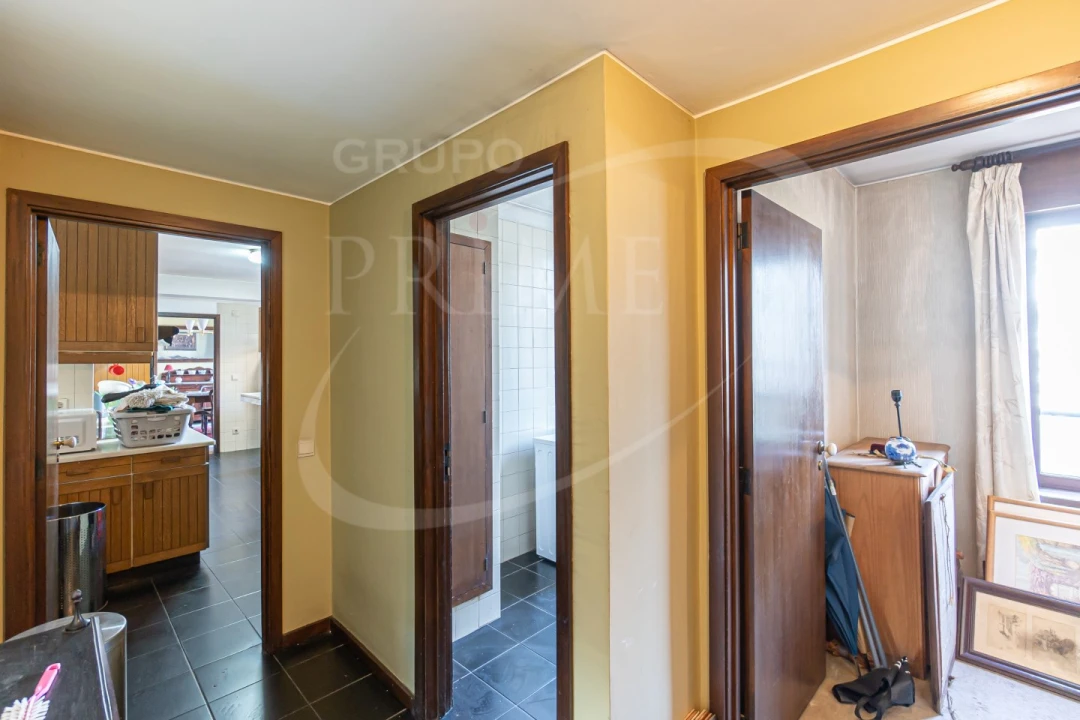 Apartamento T4 para Venda em Ramalde Foto 6