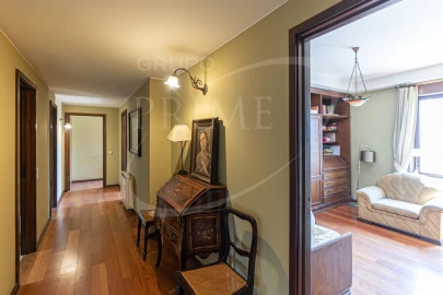 Apartamento T4 para Venda em Ramalde