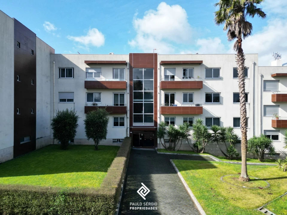 Apartamento T4 para Venda em Vilar de Andorinho Foto 3
