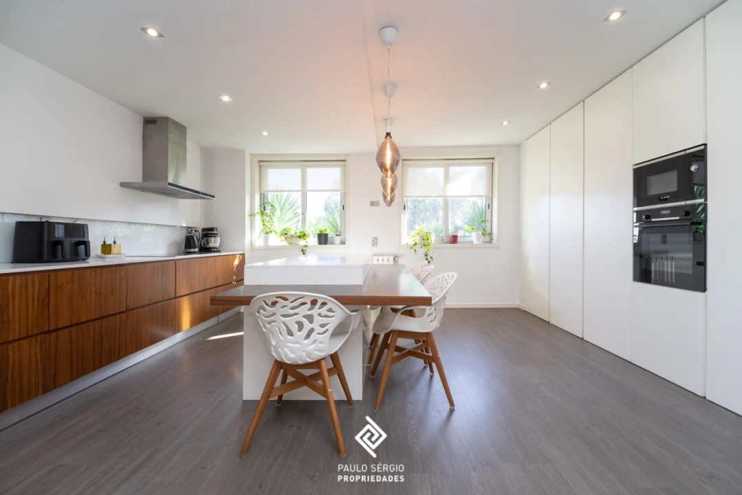 Apartamento T4 para Venda em Vilar de Andorinho Foto 4