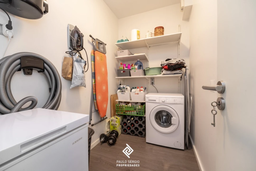 Apartamento T4 para Venda em Vilar de Andorinho Foto 8