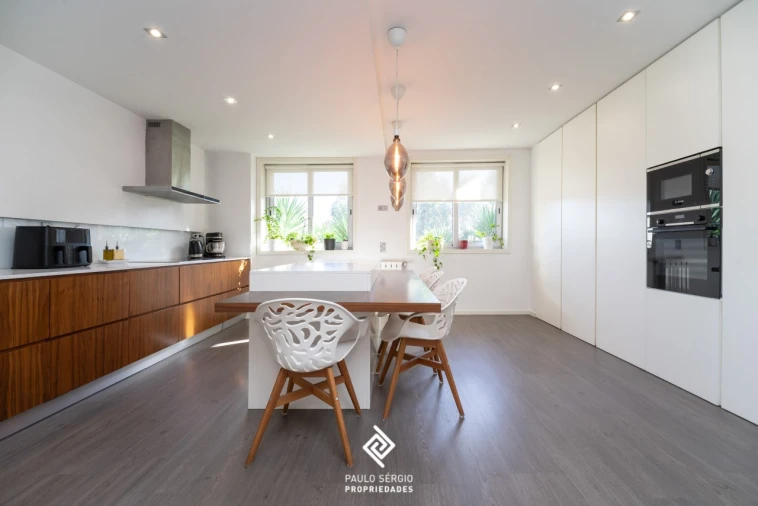 Apartamento T4 para Venda em Vilar de Andorinho Foto 4