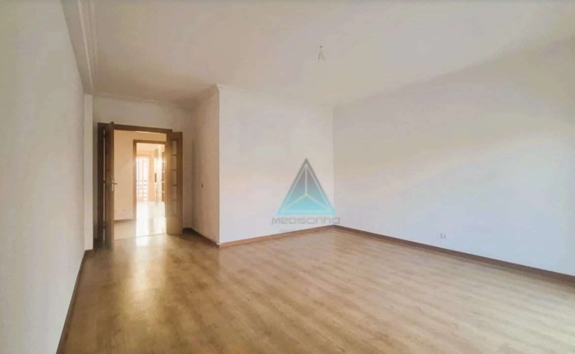 Apartamento T2 para Venda em Laranjeiro e Feijó Foto 5