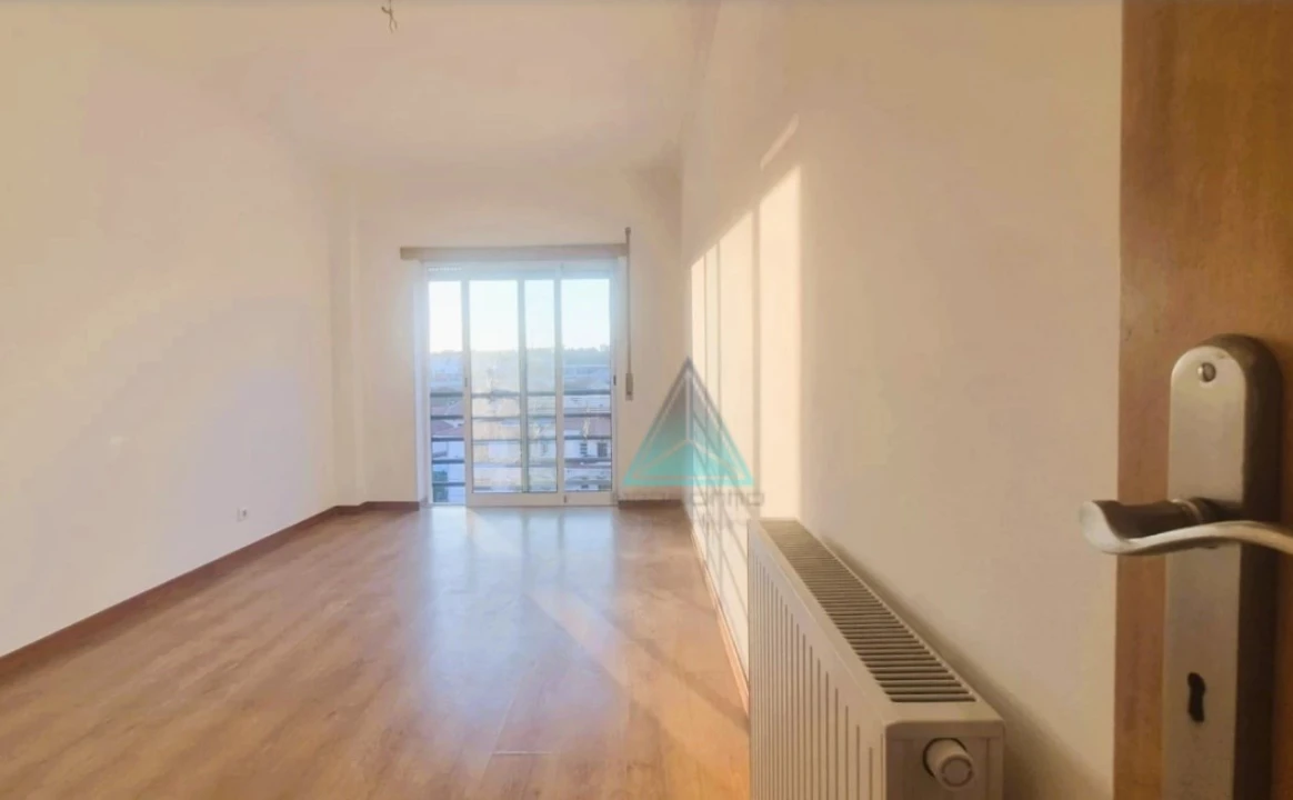 Apartamento T2 para Venda em Laranjeiro e Feijó Foto 7