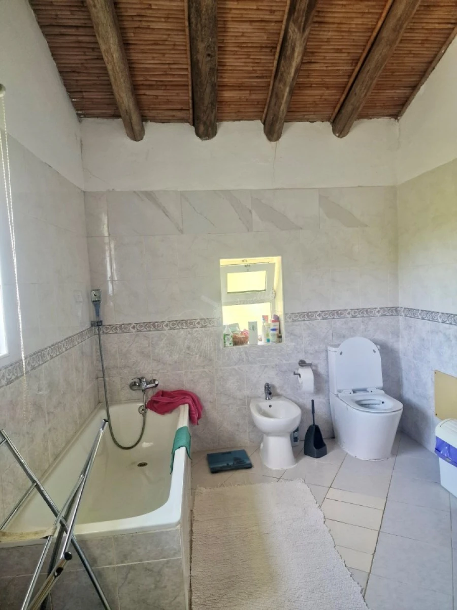 Quinta T2 para Venda em Santa Catarina da Fonte do Bispo Foto 12