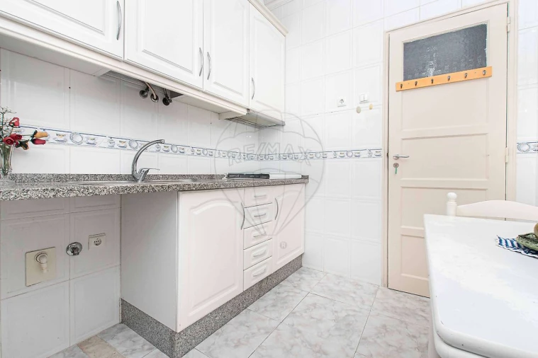 Apartamento T1 para Venda em Vila Franca de Xira Foto 19