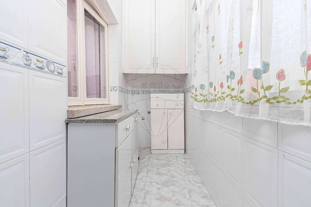 Apartamento T1 para Venda em Vila Franca de Xira Foto 18