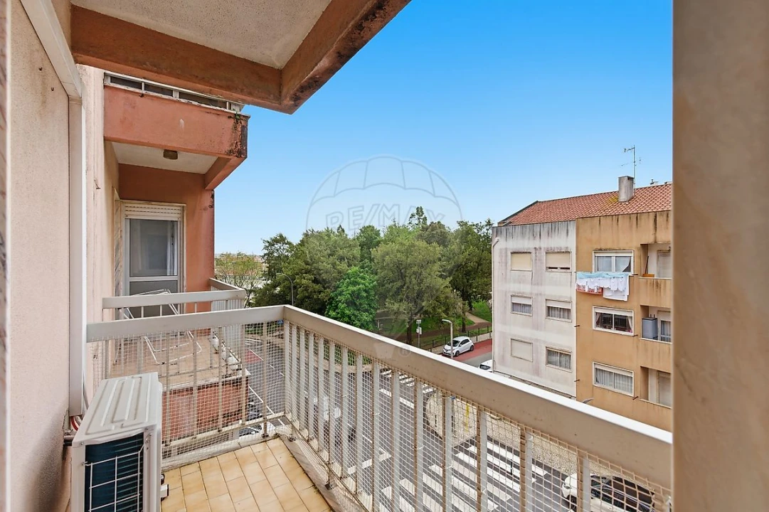 Apartamento T2 para Venda em Algueirão-Mem Martins Foto 8