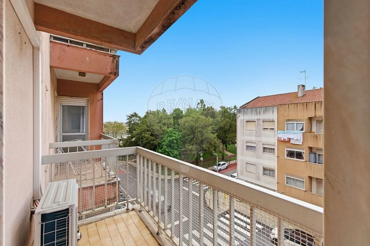 Apartamento T2 para Venda em Algueirão-Mem Martins Foto 8