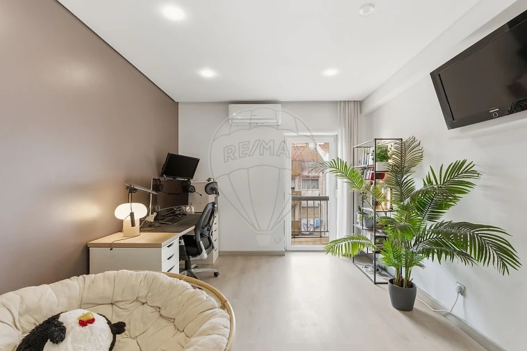 Apartamento T2 para Venda em Algueirão-Mem Martins Foto 2