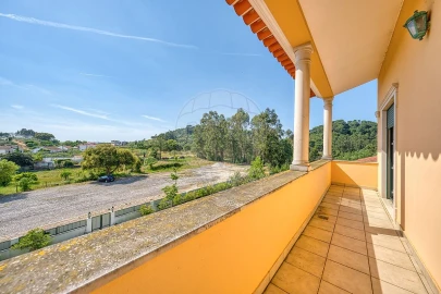 Moradia T5 para Venda em São João da Ribeira e Ribeira de São João