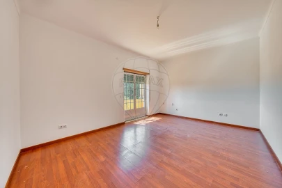 Moradia T5 para Venda em São João da Ribeira e Ribeira de São João