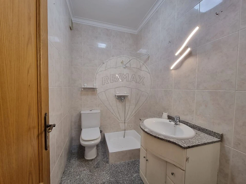 Apartamento T2 para Arrendamento em Pedroso e Seixezelo Foto 2