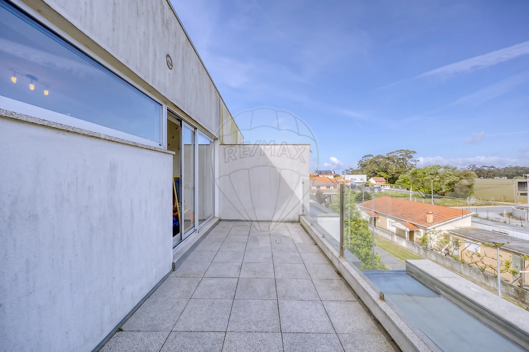 Moradia T3 para Arrendamento em Madalena Foto 38