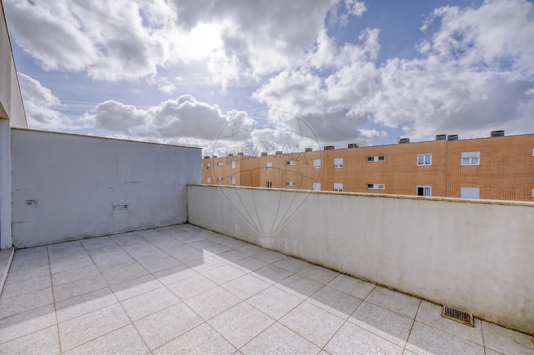 Moradia T3 para Arrendamento em Madalena Foto 40