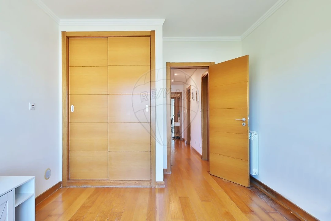 Apartamento T3 para Venda em São Domingos de Rana Foto 3