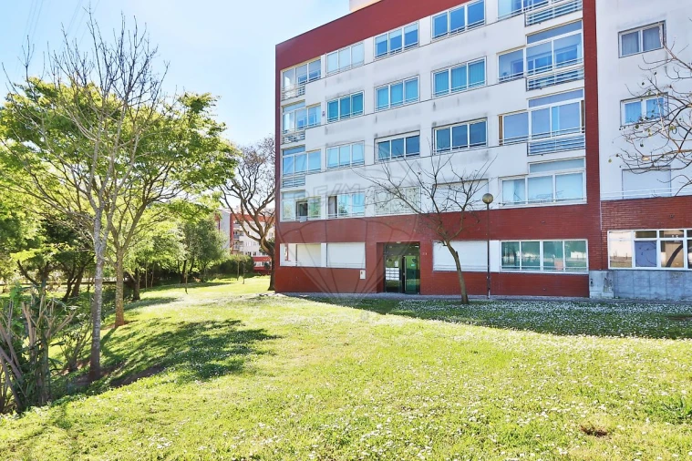 Apartamento T3 para Venda em São Domingos de Rana Foto 27
