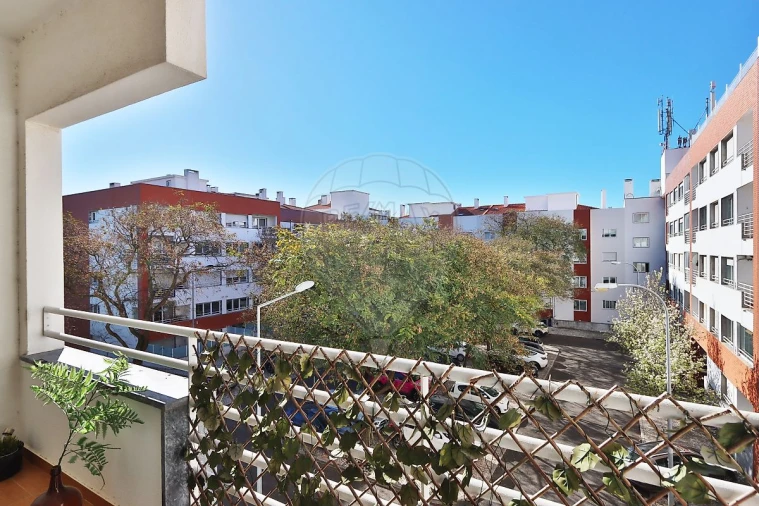 Apartamento T3 para Venda em São Domingos de Rana Foto 30
