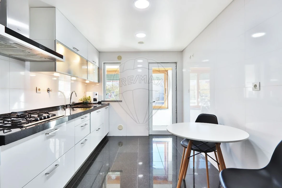 Apartamento T3 para Venda em São Domingos de Rana Foto 25