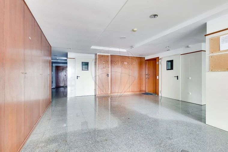 Apartamento T4 para Venda em Lumiar Foto 37