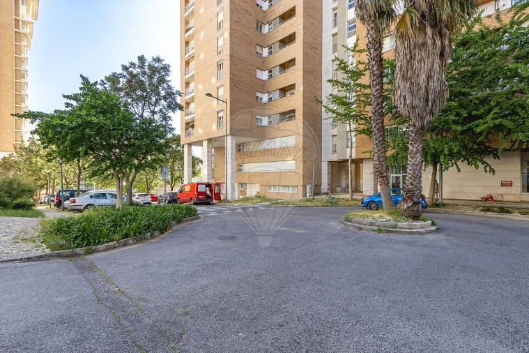 Apartamento T4 para Venda em Lumiar Foto 38