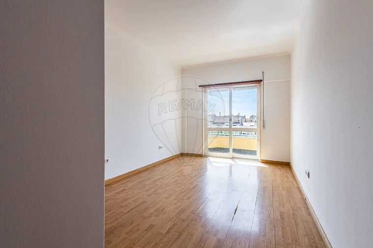 Apartamento T3 para Venda em Benavente Foto 3