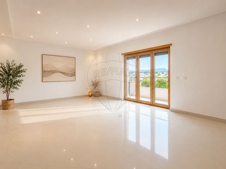 Apartamento T4 para Venda em Pinhal Novo Foto 3