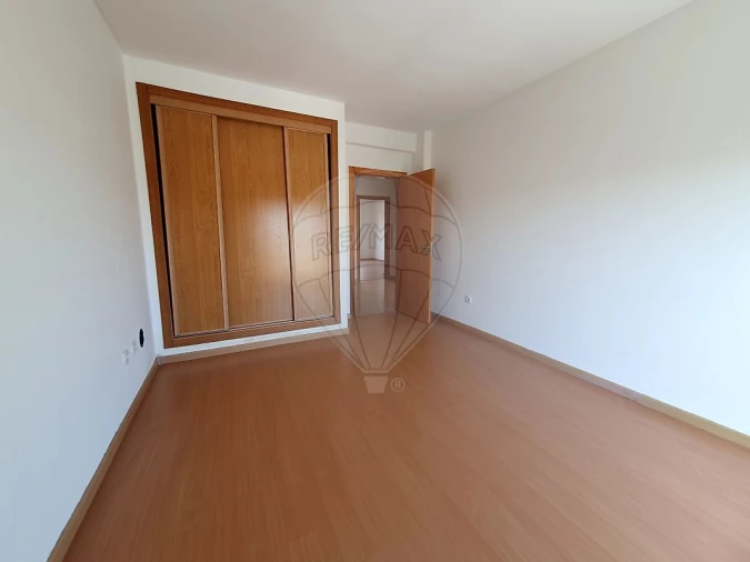 Apartamento T4 para Venda em Pinhal Novo Foto 16