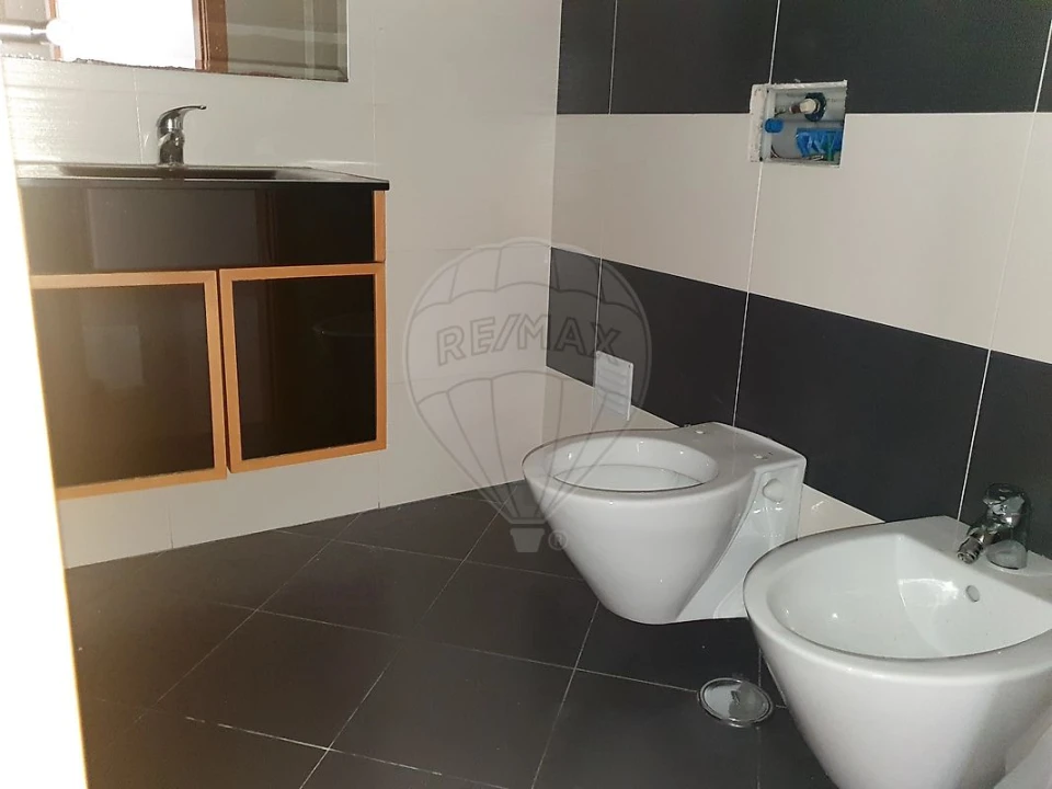 Apartamento T4 para Venda em Pinhal Novo Foto 30
