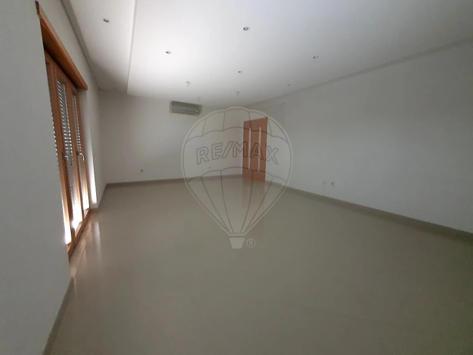 Apartamento T4 para Venda em Pinhal Novo Foto 8