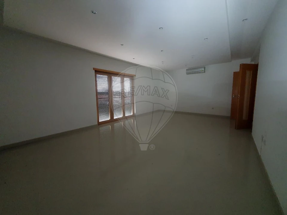 Apartamento T4 para Venda em Pinhal Novo Foto 7