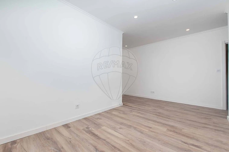 Apartamento T2 para Venda em Moscavide e Portela Foto 3